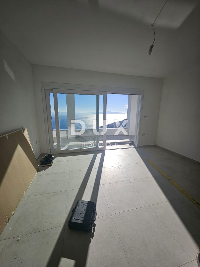 OPATIJA, BREGI - attico 100m2 con vista panoramica sul mare e piscina + terrazza sul tetto 