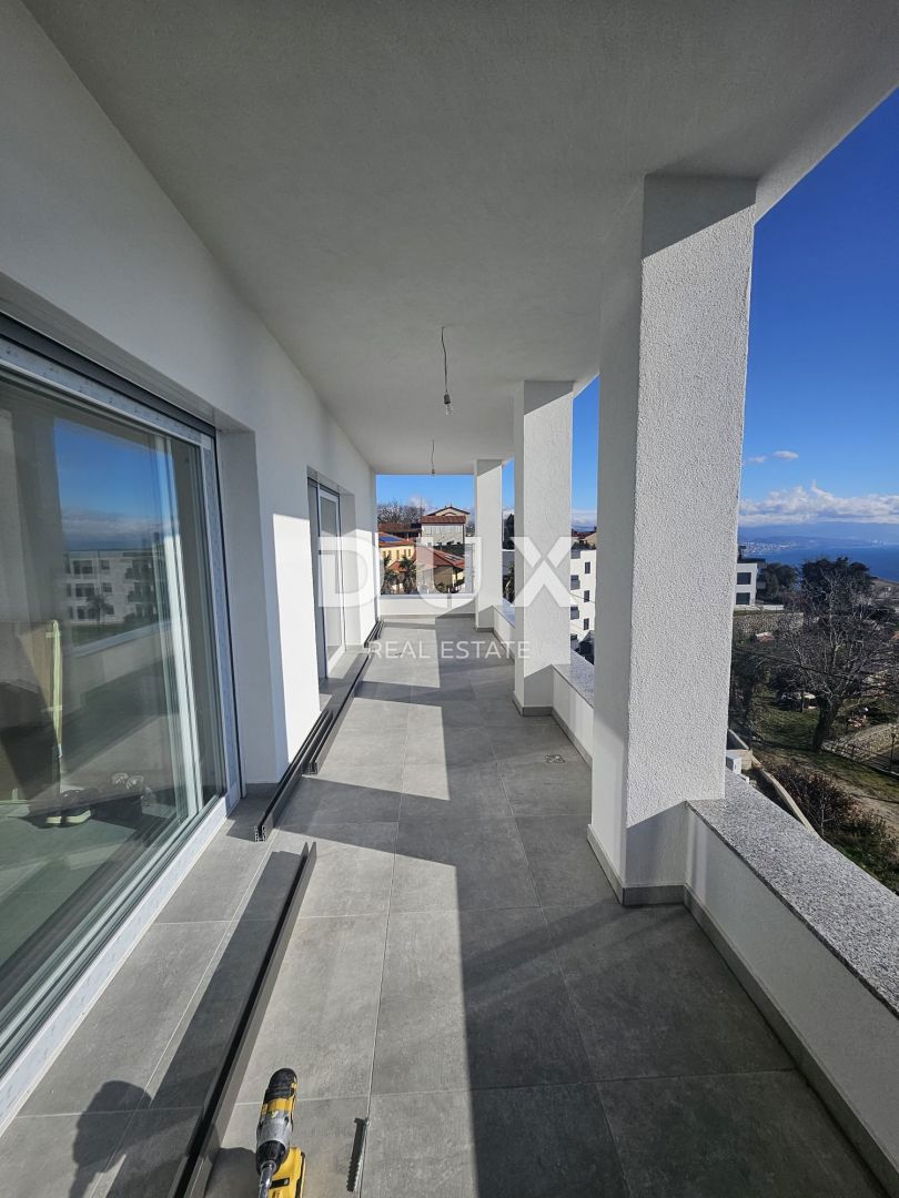 OPATIJA, BREGI - attico 100m2 con vista panoramica sul mare e piscina + terrazza sul tetto 