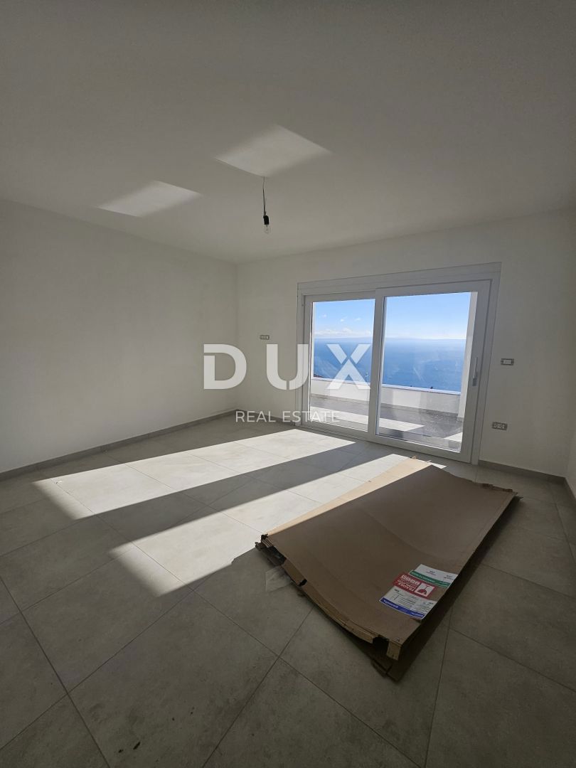 OPATIJA, BREGI - attico 100m2 con vista panoramica sul mare e piscina + terrazza sul tetto 