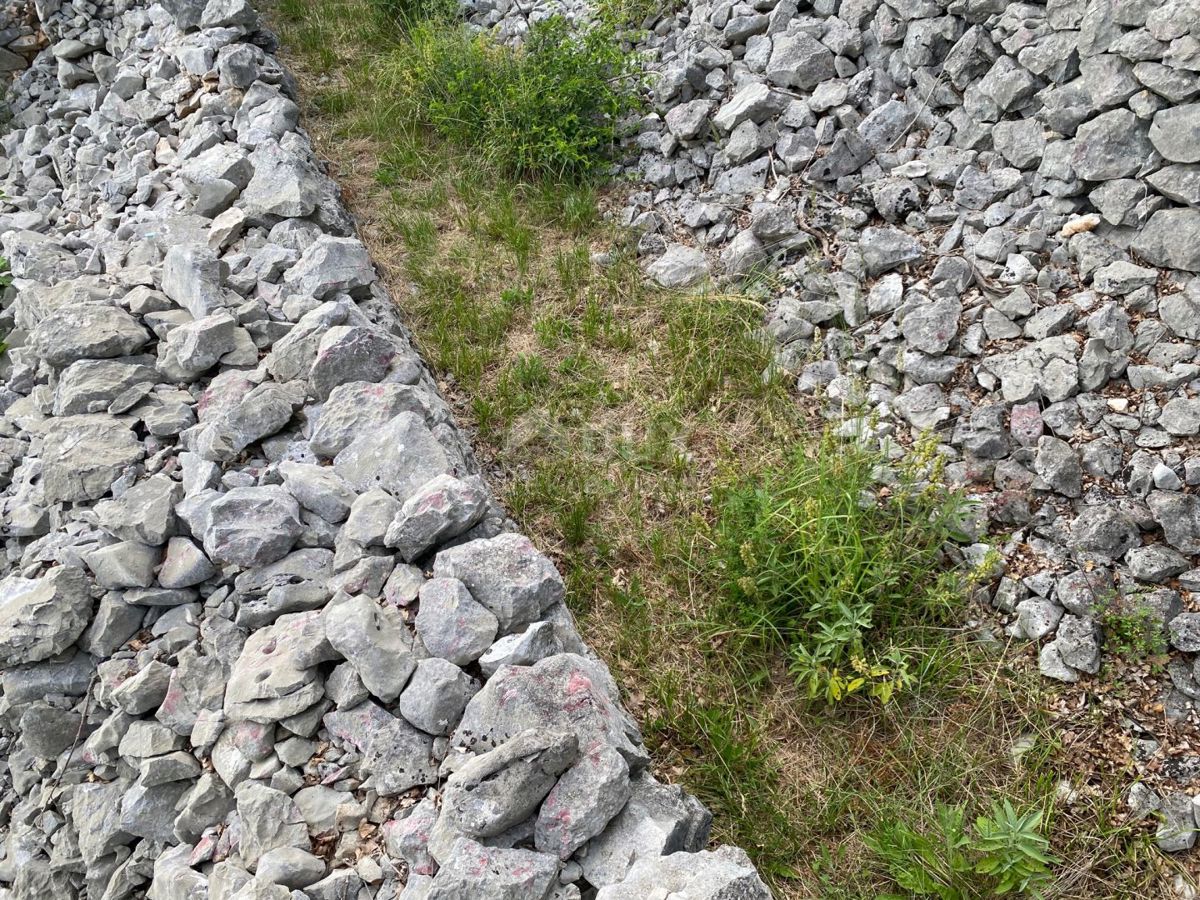 RIJEKA, KOSTRENA - terreno 1.211 m2 con vista mare - a soli 160 metri dal mare! OPPORTUNITÀ!