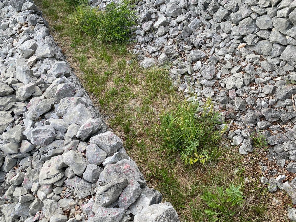 RIJEKA, KOSTRENA - terreno 1.211 m2 con vista mare - a soli 160 metri dal mare! OPPORTUNITÀ!