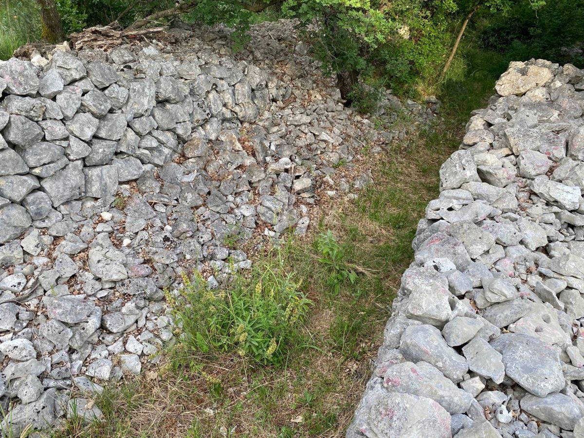 RIJEKA, KOSTRENA - terreno 1.211 m2 con vista mare - a soli 160 metri dal mare! OPPORTUNITÀ!