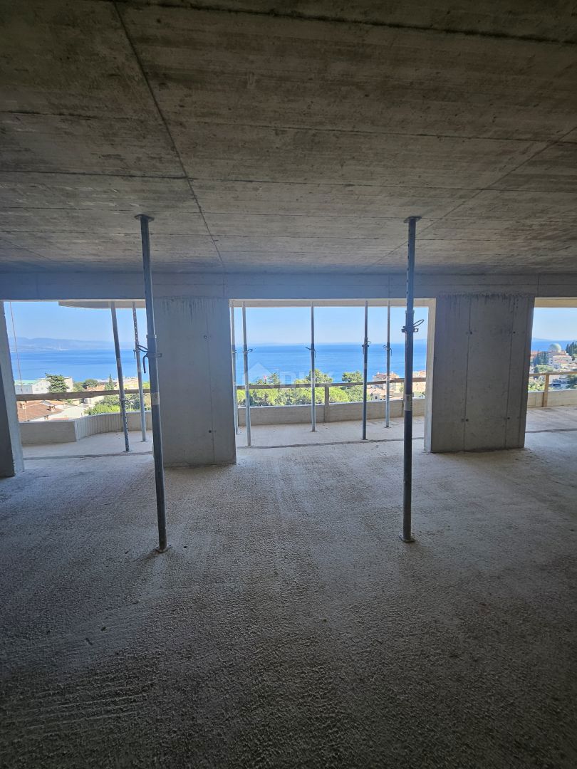 OPATIJA, CENTRO - attico a due piani 4333m2 con vista panoramica sul mare e terrazza sul tetto S2