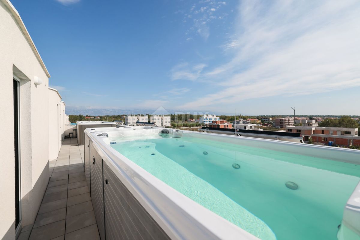 ZADAR, PRIVLAKA - La villa dei tuoi sogni: vista mare, jacuzzi sul tetto e solo 100 m dalla spiaggia! R3