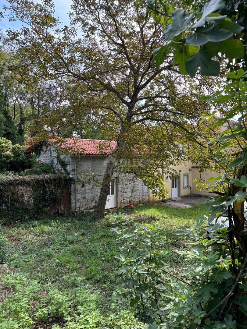 ISTRIA, BARBAN Casa parzialmente ristrutturata in bella posizione + terreno edificabile!