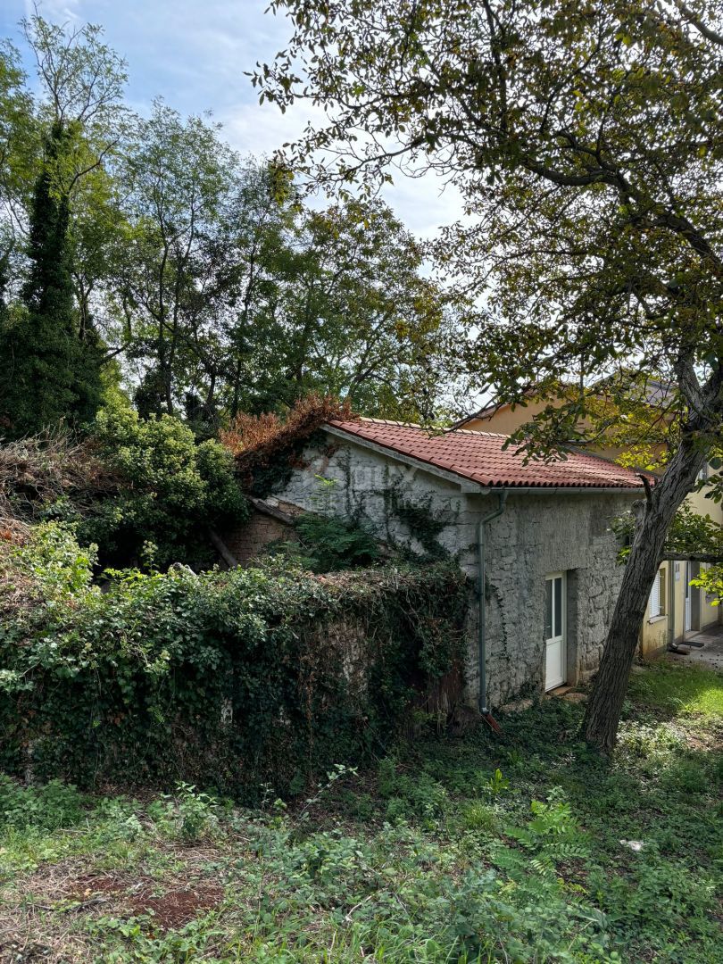 ISTRIA, BARBAN Casa parzialmente ristrutturata in bella posizione + terreno edificabile!