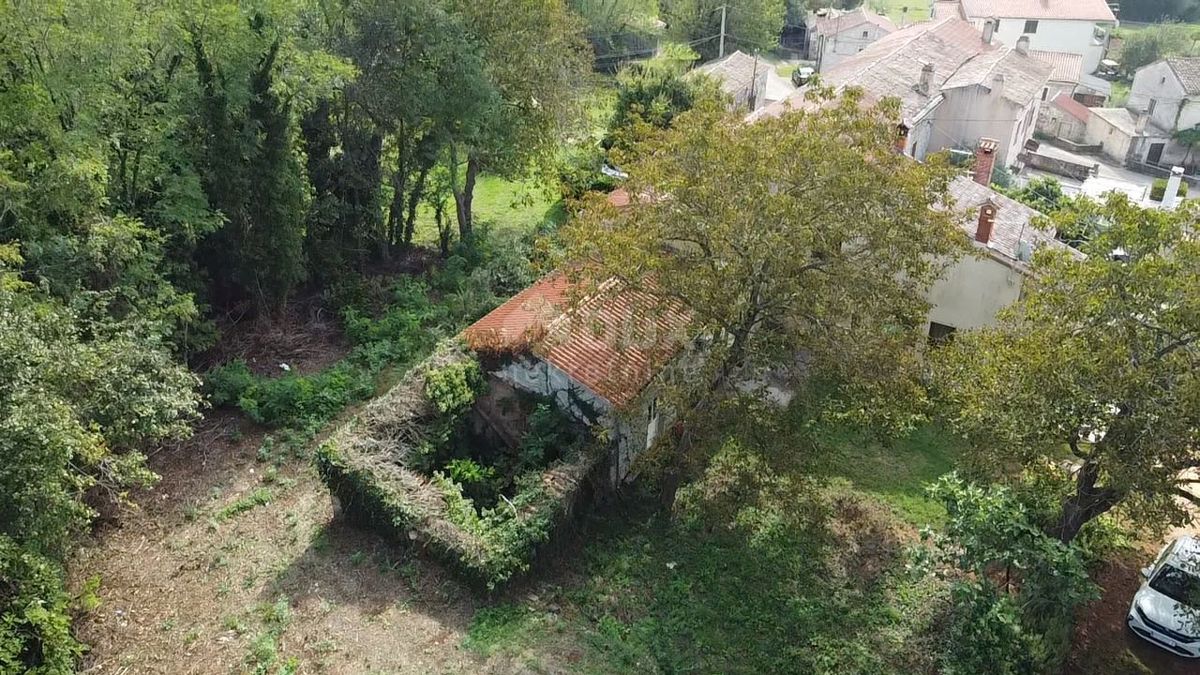 ISTRIA, BARBAN Casa parzialmente ristrutturata in bella posizione + terreno edificabile!