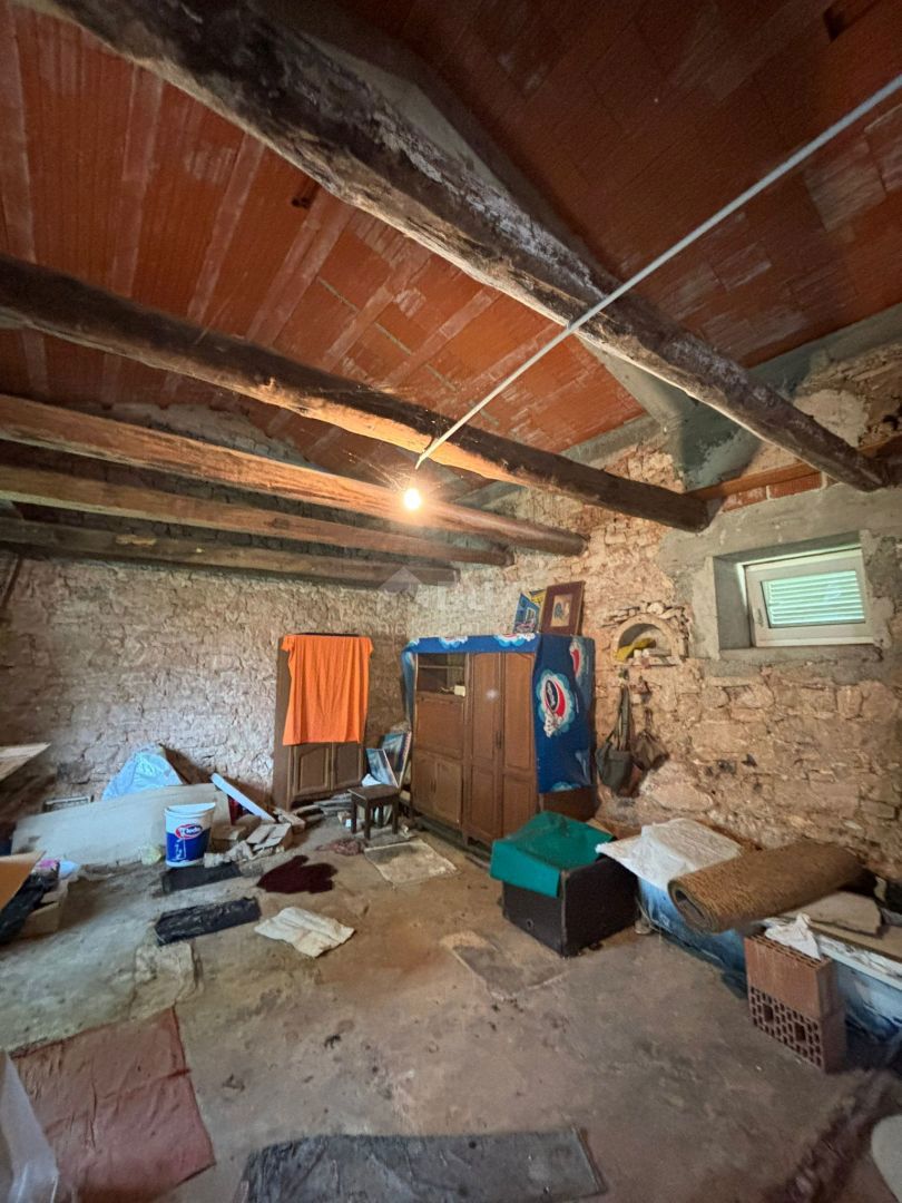 ISTRIA, BARBAN Casa parzialmente ristrutturata in bella posizione + terreno edificabile!