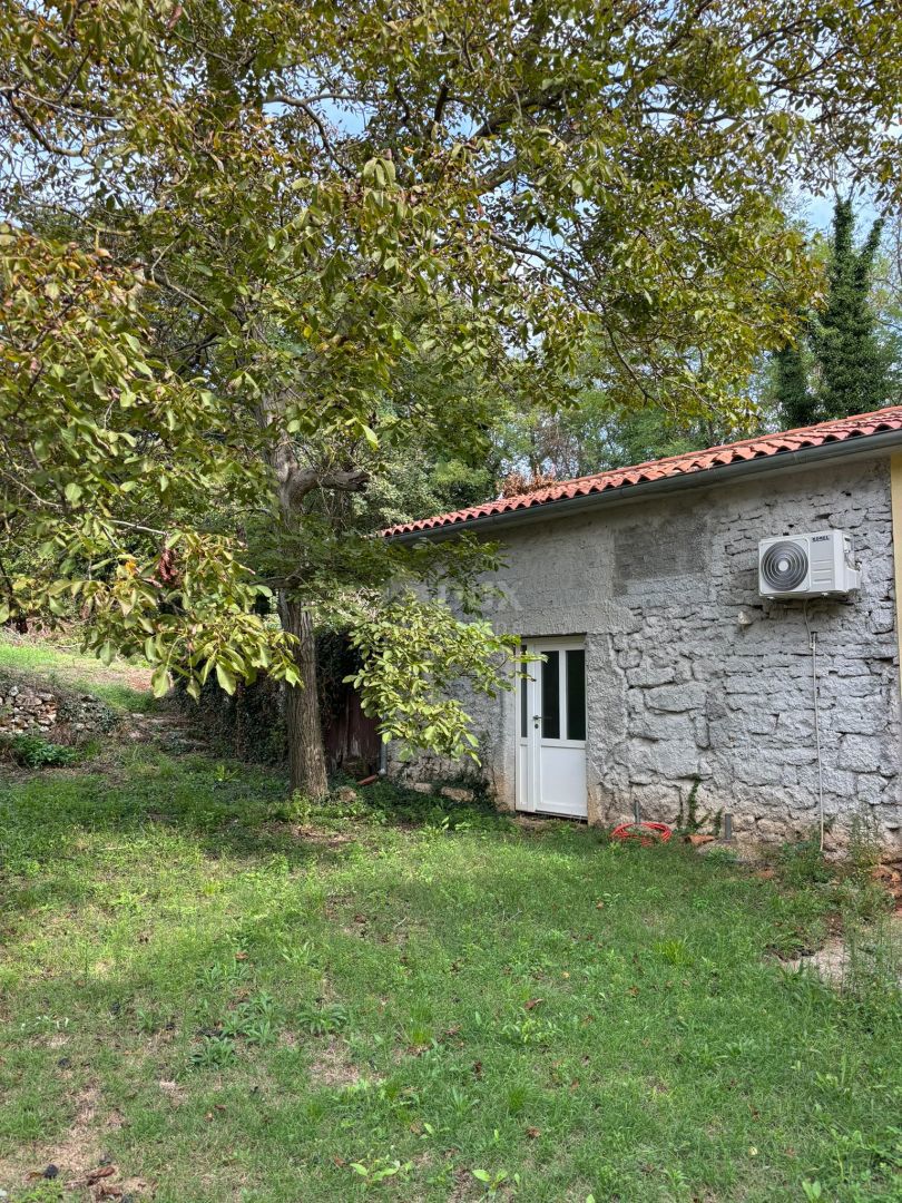 ISTRIA, BARBAN Casa parzialmente ristrutturata in bella posizione + terreno edificabile!