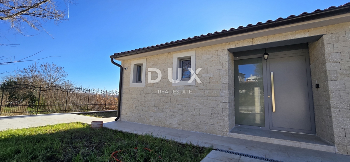 ISTRIA, PARENZO - Villa di nuova costruzione con piscina a sfioro, parcheggio sotterraneo privato e fantastica vista sul mare