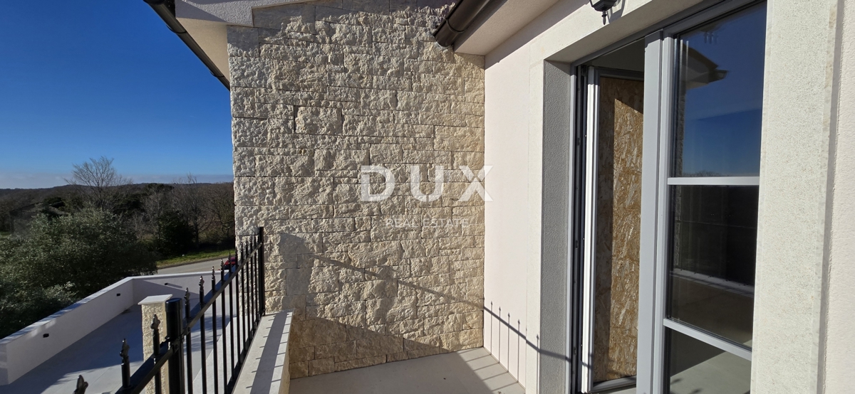 ISTRIA, PARENZO - Villa di nuova costruzione con piscina a sfioro, parcheggio sotterraneo privato e fantastica vista sul mare