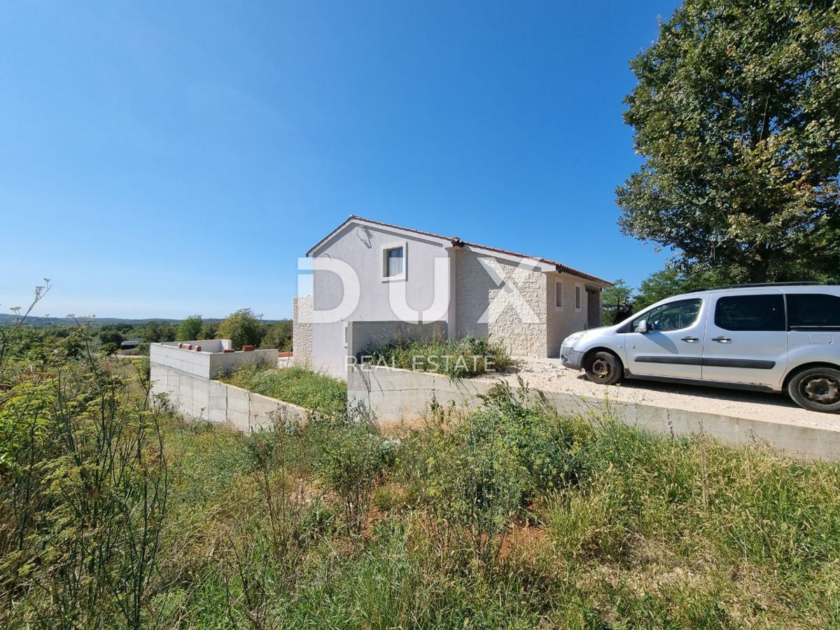 ISTRIA, PARENZO - Villa di nuova costruzione con piscina a sfioro, parcheggio sotterraneo privato e fantastica vista sul mare