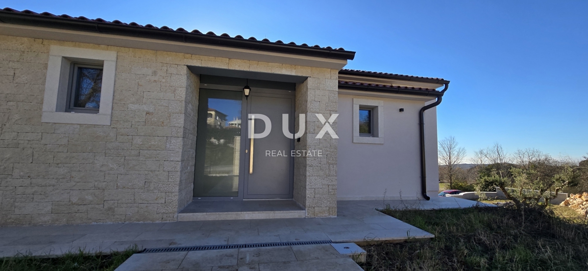ISTRIA, PARENZO - Villa di nuova costruzione con piscina a sfioro, parcheggio sotterraneo privato e fantastica vista sul mare