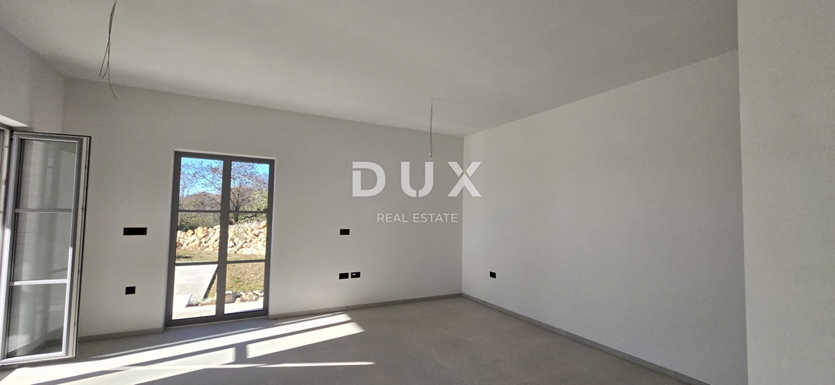 ISTRIA, PARENZO - Villa di nuova costruzione con piscina a sfioro, parcheggio sotterraneo privato e fantastica vista sul mare