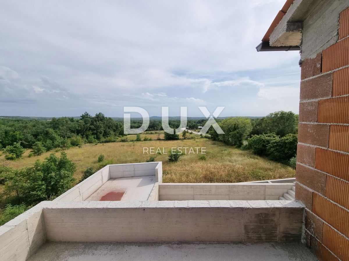 ISTRIA, PARENZO - Villa di nuova costruzione con piscina a sfioro, parcheggio sotterraneo privato e fantastica vista sul mare