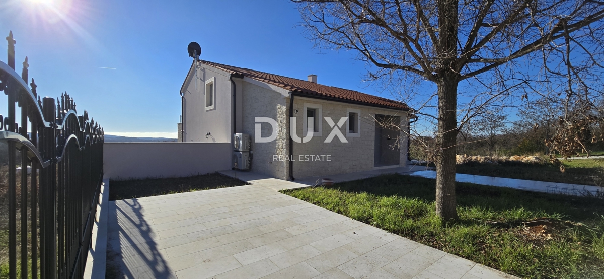 ISTRIA, PARENZO - Villa di nuova costruzione con piscina a sfioro, parcheggio sotterraneo privato e fantastica vista sul mare