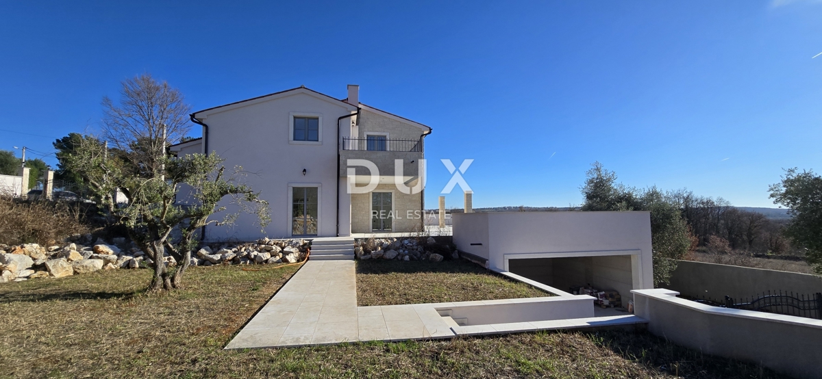 ISTRIA, PARENZO - Villa di nuova costruzione con piscina a sfioro, parcheggio sotterraneo privato e fantastica vista sul mare