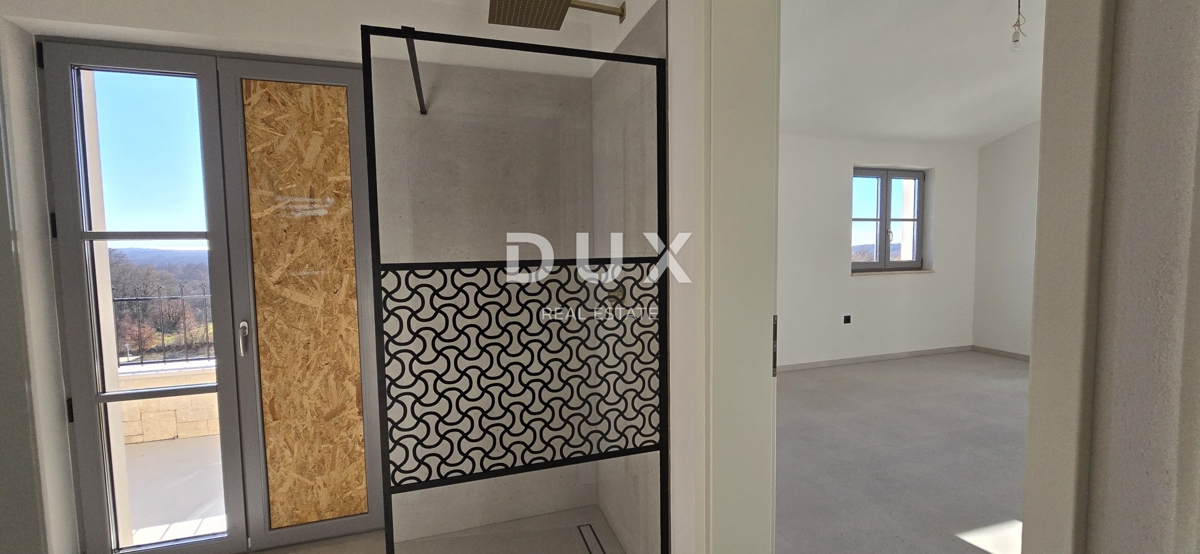 ISTRIA, PARENZO - Villa di nuova costruzione con piscina a sfioro, parcheggio sotterraneo privato e fantastica vista sul mare