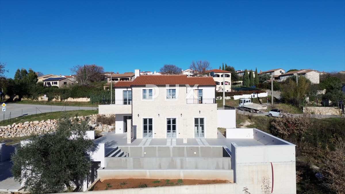 ISTRIA, PARENZO - Villa di nuova costruzione con piscina a sfioro, parcheggio sotterraneo privato e fantastica vista sul mare