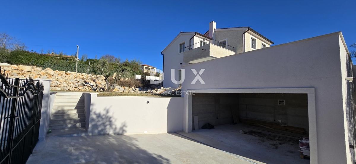 ISTRIA, PARENZO - Villa di nuova costruzione con piscina a sfioro, parcheggio sotterraneo privato e fantastica vista sul mare