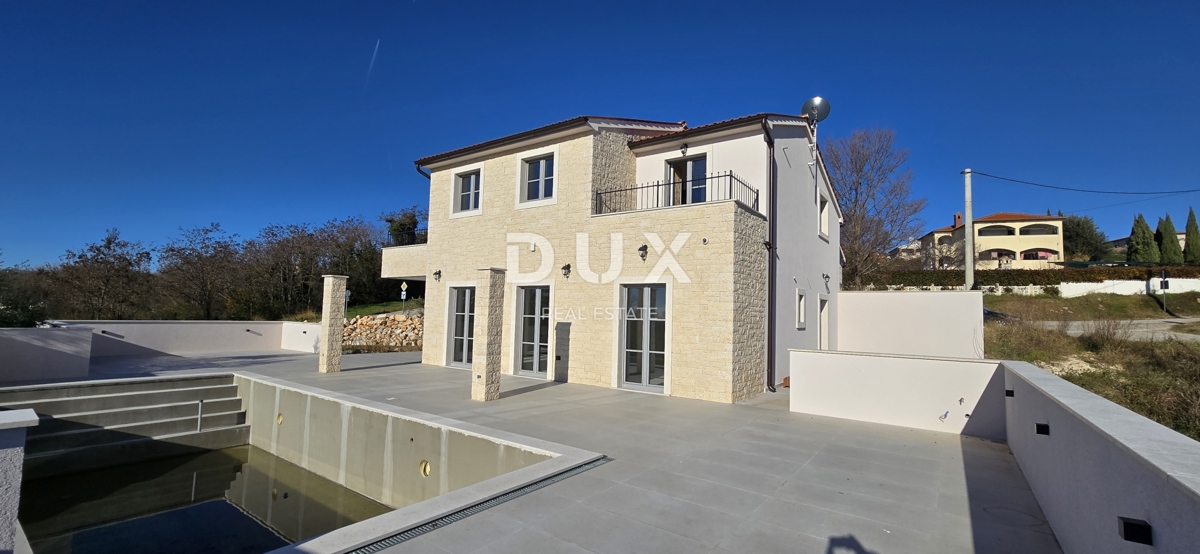 ISTRIA, PARENZO - Villa di nuova costruzione con piscina a sfioro, parcheggio sotterraneo privato e fantastica vista sul mare