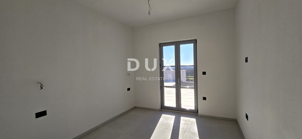 ISTRIA, PARENZO - Villa di nuova costruzione con piscina a sfioro, parcheggio sotterraneo privato e fantastica vista sul mare