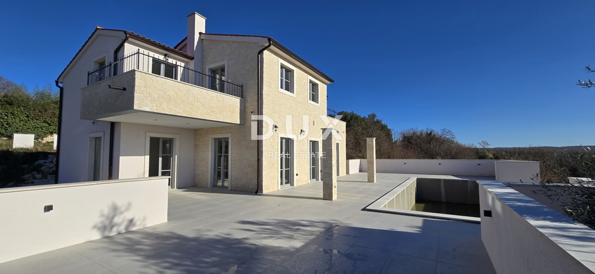 ISTRIA, PARENZO - Villa di nuova costruzione con piscina a sfioro, parcheggio sotterraneo privato e fantastica vista sul mare