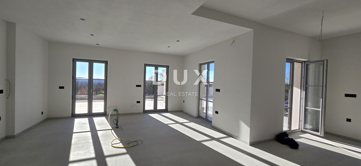 ISTRIA, PARENZO - Villa di nuova costruzione con piscina a sfioro, parcheggio sotterraneo privato e fantastica vista sul mare