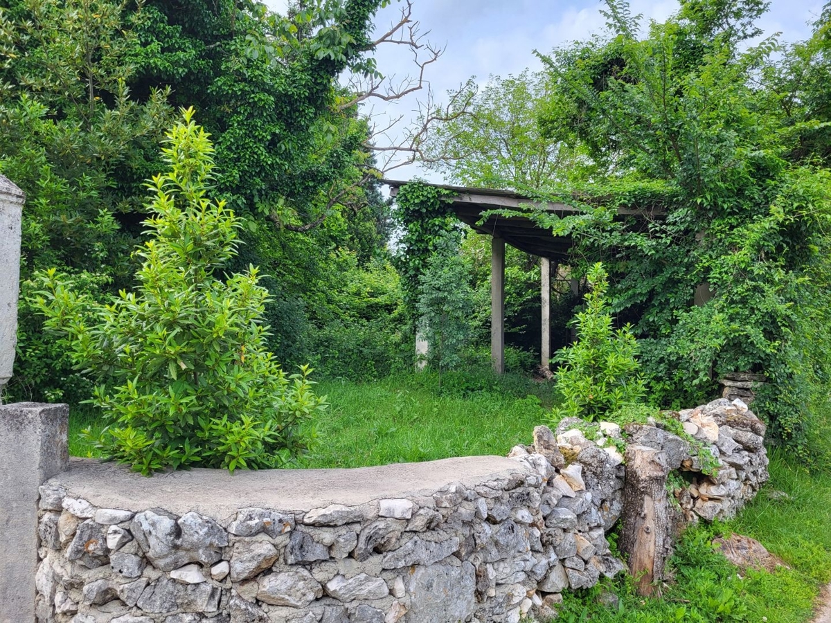 ISTRIA, PIĆAN - Due fabbricati in pietra con giardino