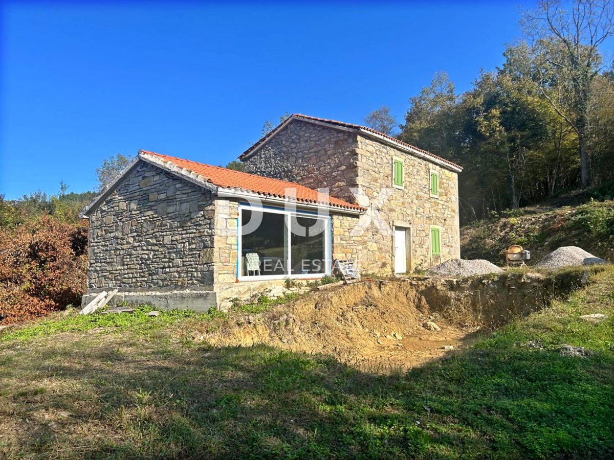 ISTRIA, CEROVLJE - Casa in pietra con ampio giardino