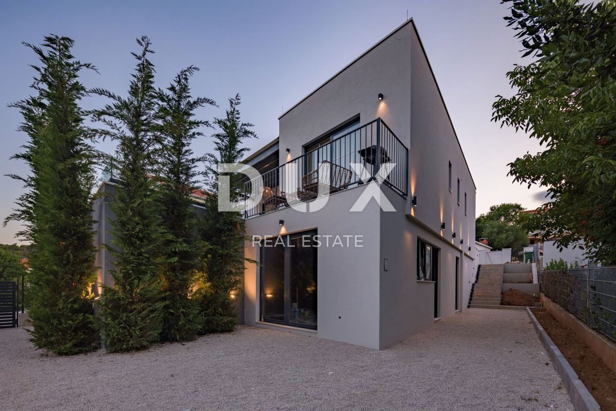 ZADAR, PRIDRAGA - Villa di nuova costruzione con piscina seconda fila al mare con una bellissima vista!