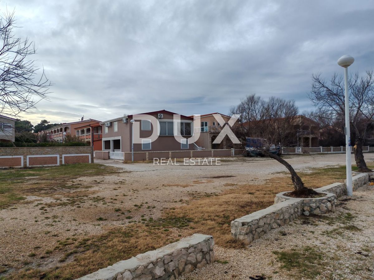 ZADAR, VIR - Casa spaziosa, prima fila al mare!