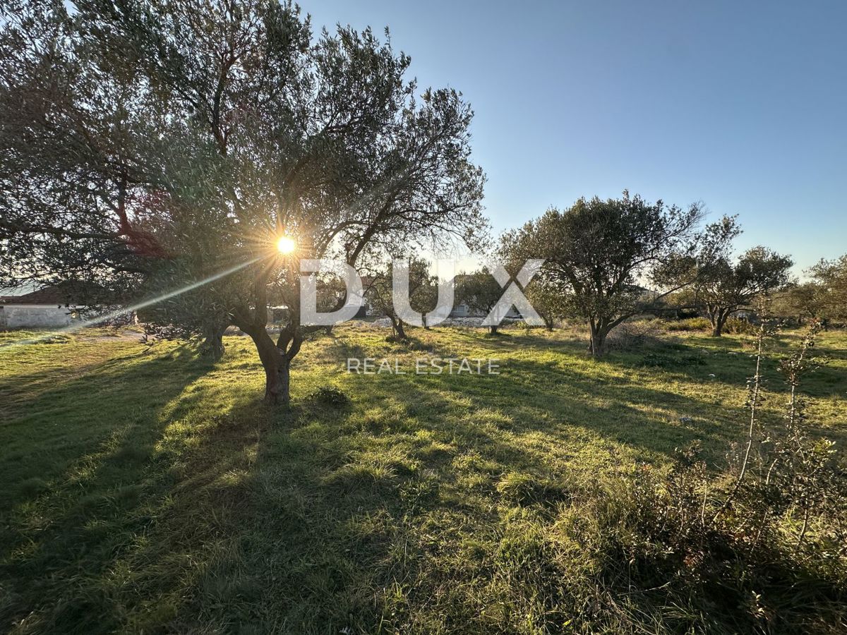 ZARA, S. PETAR - Terreno edificabile di 727 m² con vista sul mare e sulle isole!