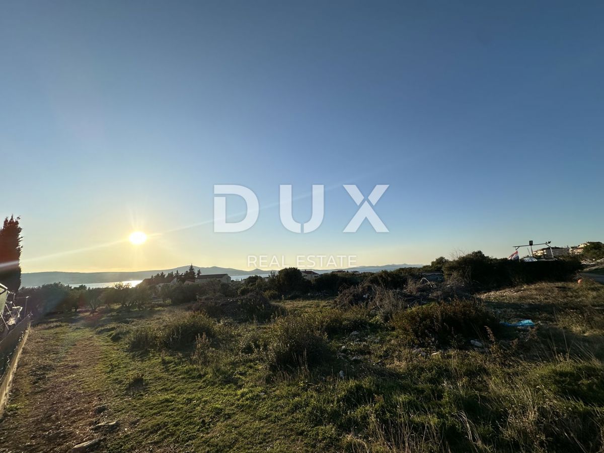 ZARA, S. PETAR - Terreno edificabile di 727 m² con vista sul mare e sulle isole!