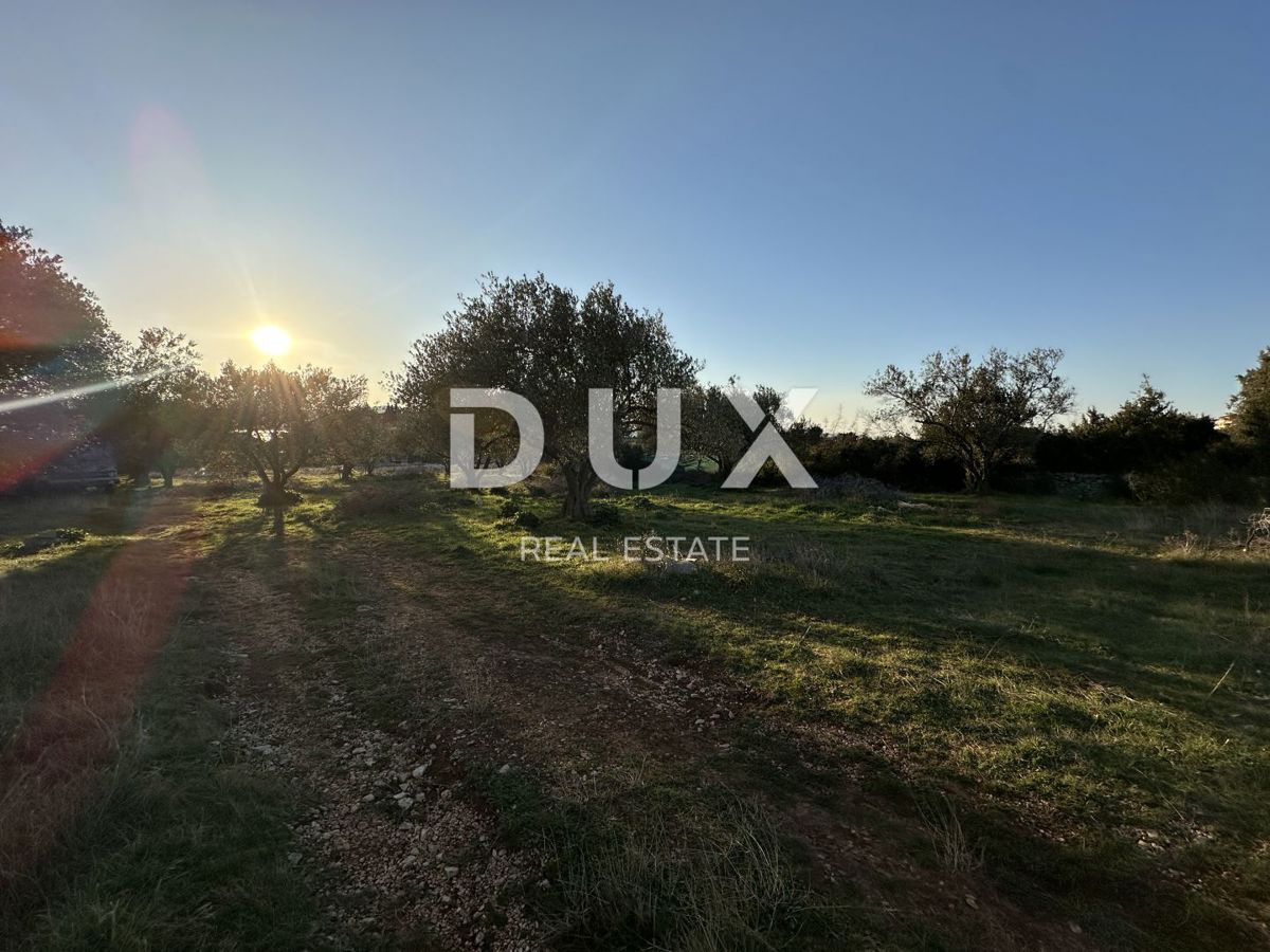 ZARA, S. PETAR - Terreno edificabile di 727 m² con vista sul mare e sulle isole!