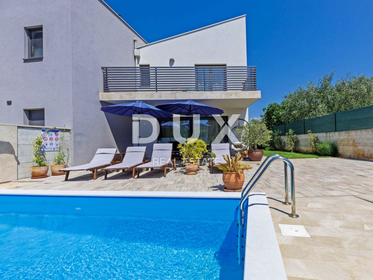 ISTRIA, PARENZO - Casa con piscina