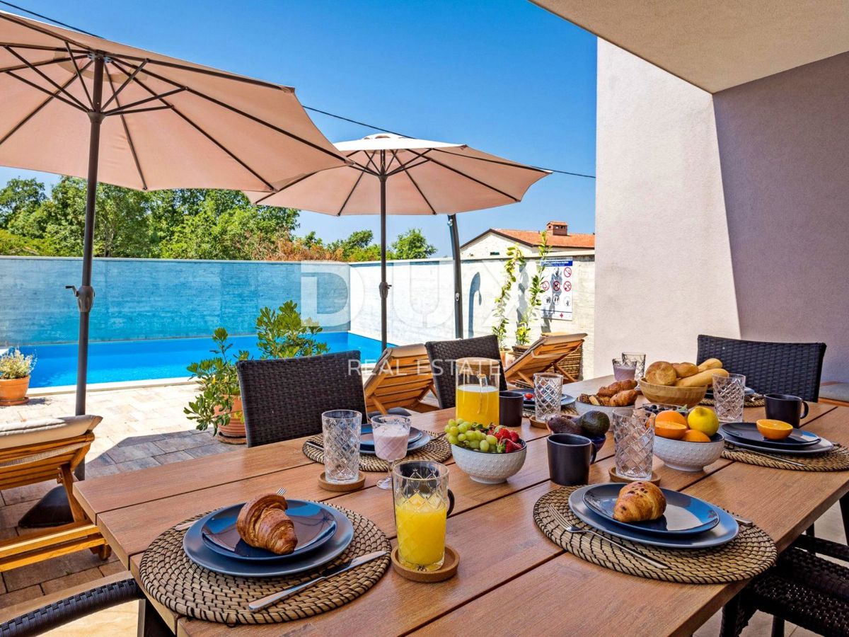 ISTRIA, PARENZO - Casa con piscina