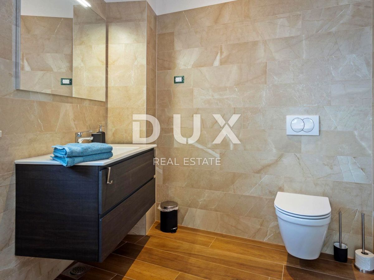 ISTRIA, PARENZO - Casa con piscina