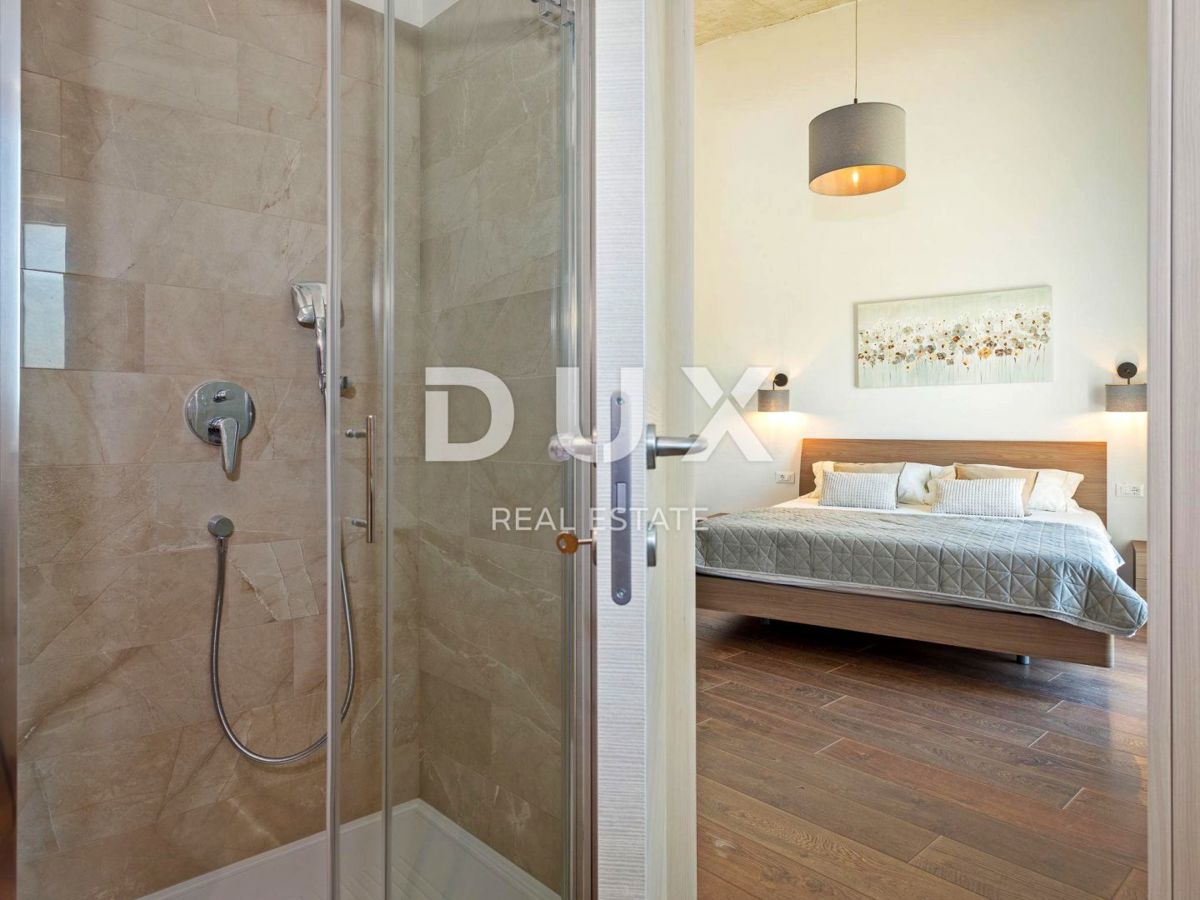 ISTRIA, PARENZO - Casa con piscina