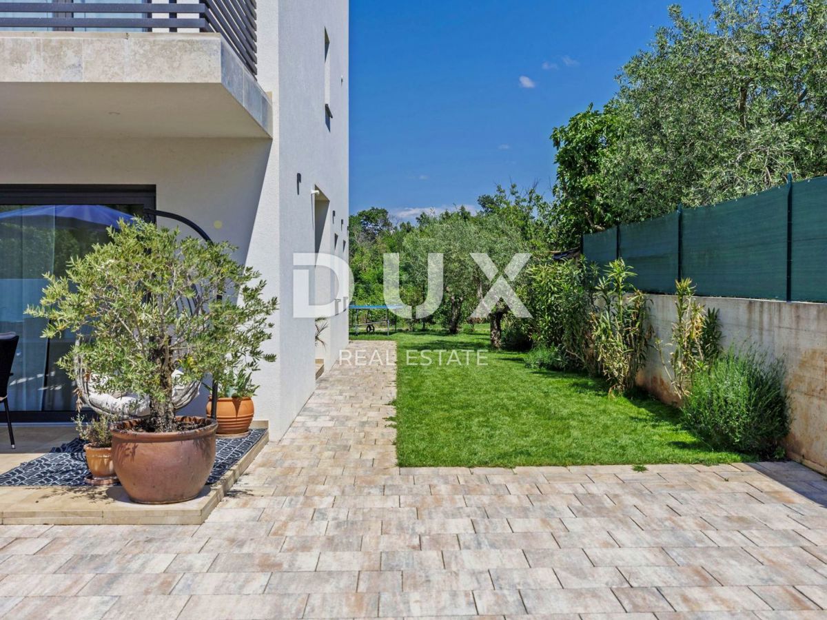 ISTRIA, PARENZO - Casa con piscina