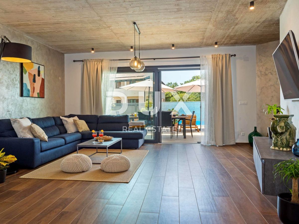 ISTRIA, PARENZO - Casa con piscina