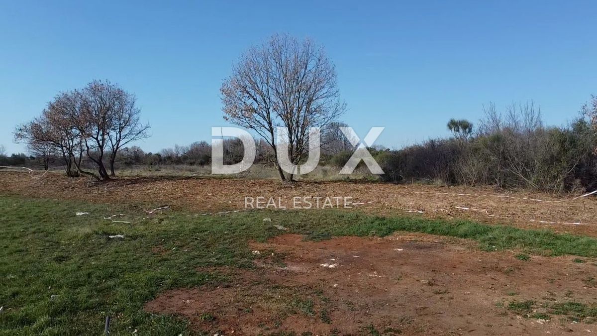 ISTRIA, LOBORIKA - Terreno edificabile con molteplici possibilità in posizione tranquilla!