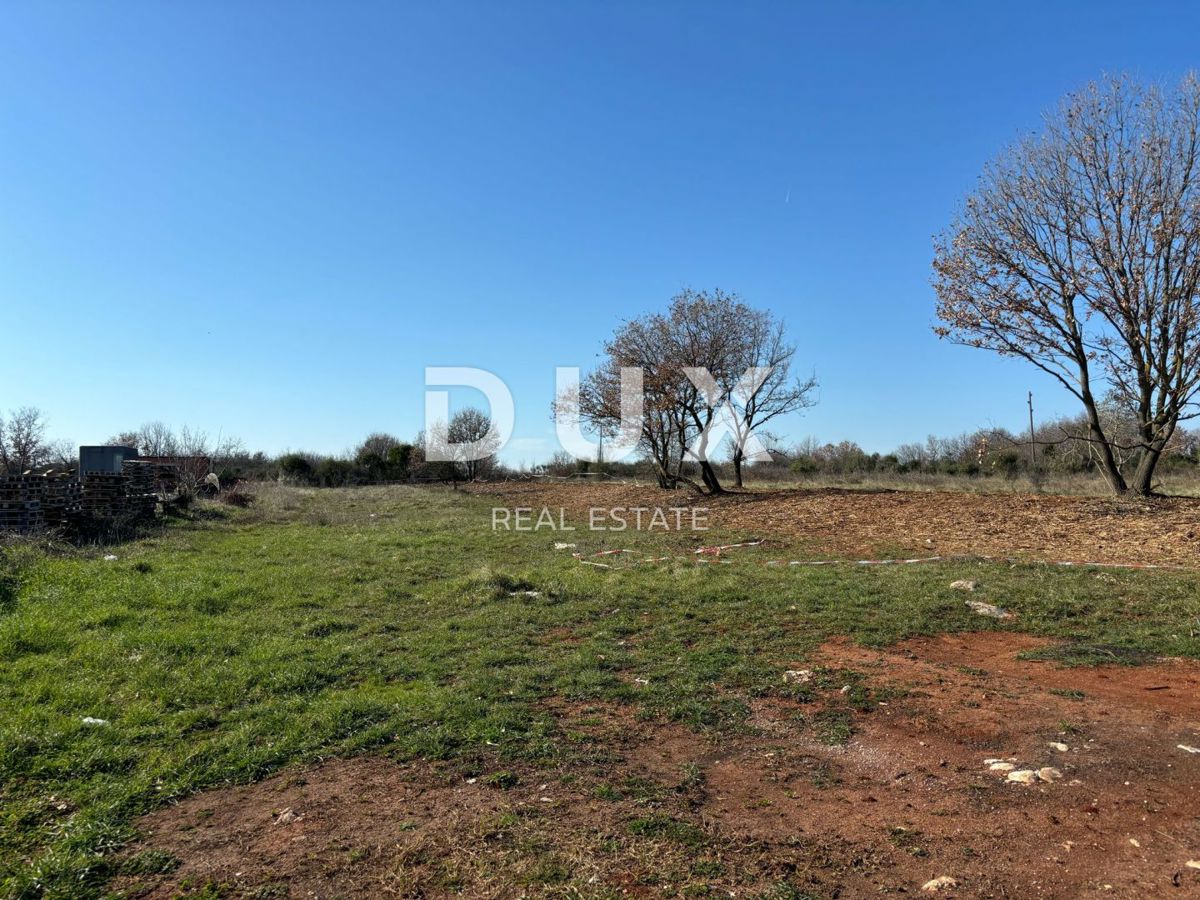 ISTRIA, LOBORIKA - Terreno edificabile con molteplici possibilità in posizione tranquilla!