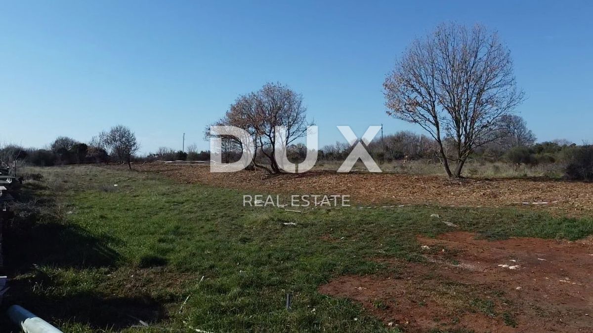 ISTRIA, LOBORIKA - Terreno edificabile con molteplici possibilità in posizione tranquilla!