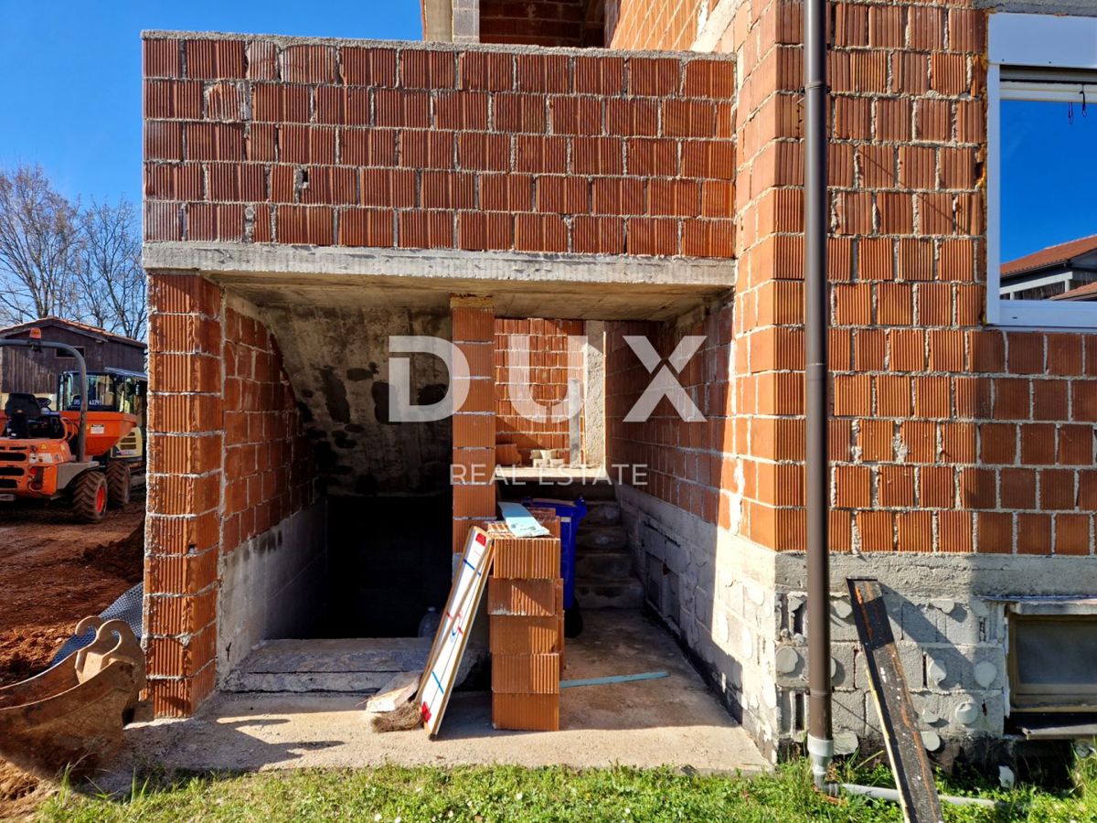 ISTRIA, LABIN - Casa con piscina in costruzione