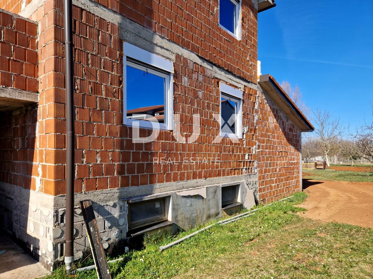 ISTRIA, LABIN - Casa con piscina in costruzione