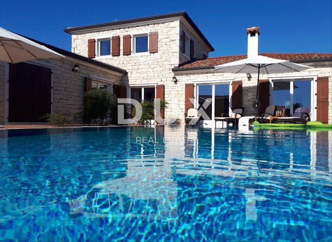 ISTRIA, SVETVINČENAT - Villa in pietra con piscina in ambiente minerario