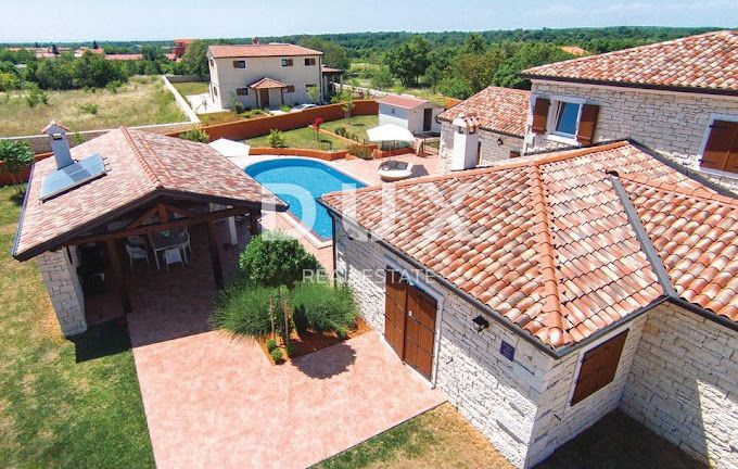 ISTRIA, SVETVINČENAT - Villa in pietra con piscina in ambiente minerario