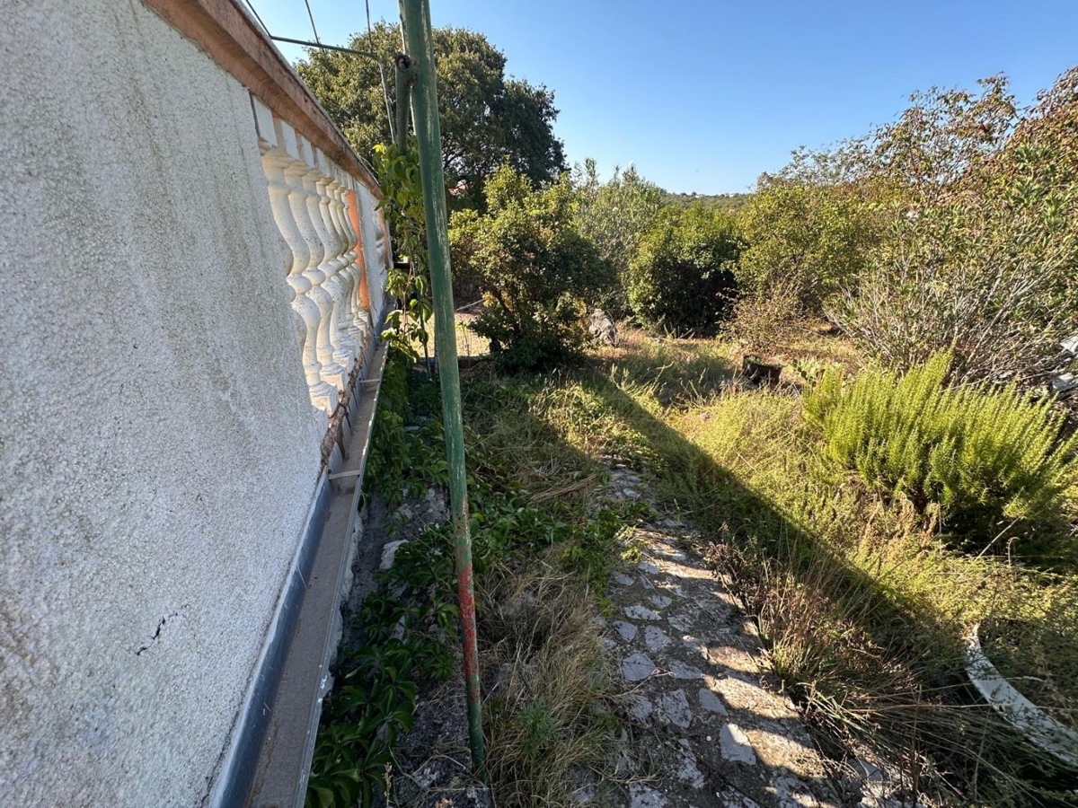 ISOLA DI KRK, VRH - casa bifamiliare, 170 m2, giardino!!!