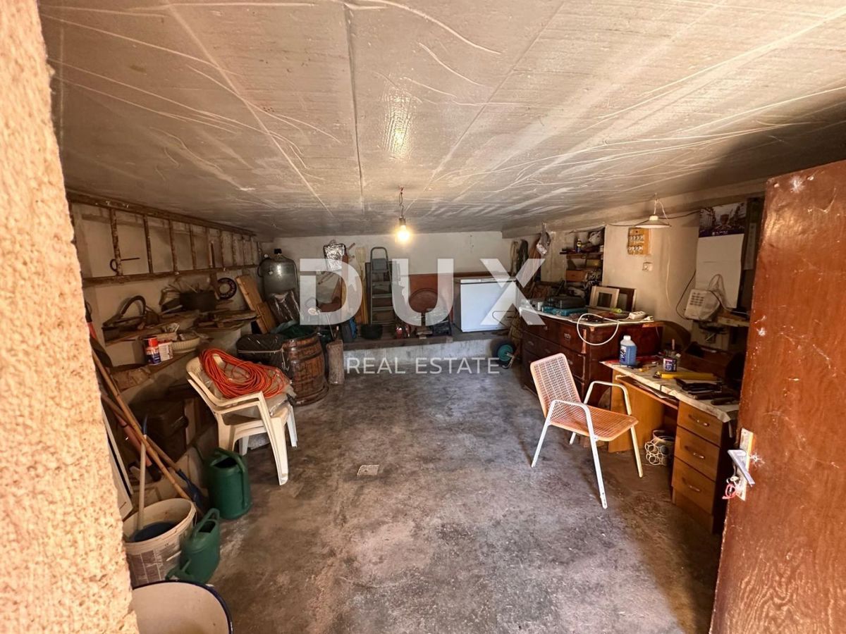 ISOLA DI KRK, VRH - casa bifamiliare, 170 m2, giardino!!!